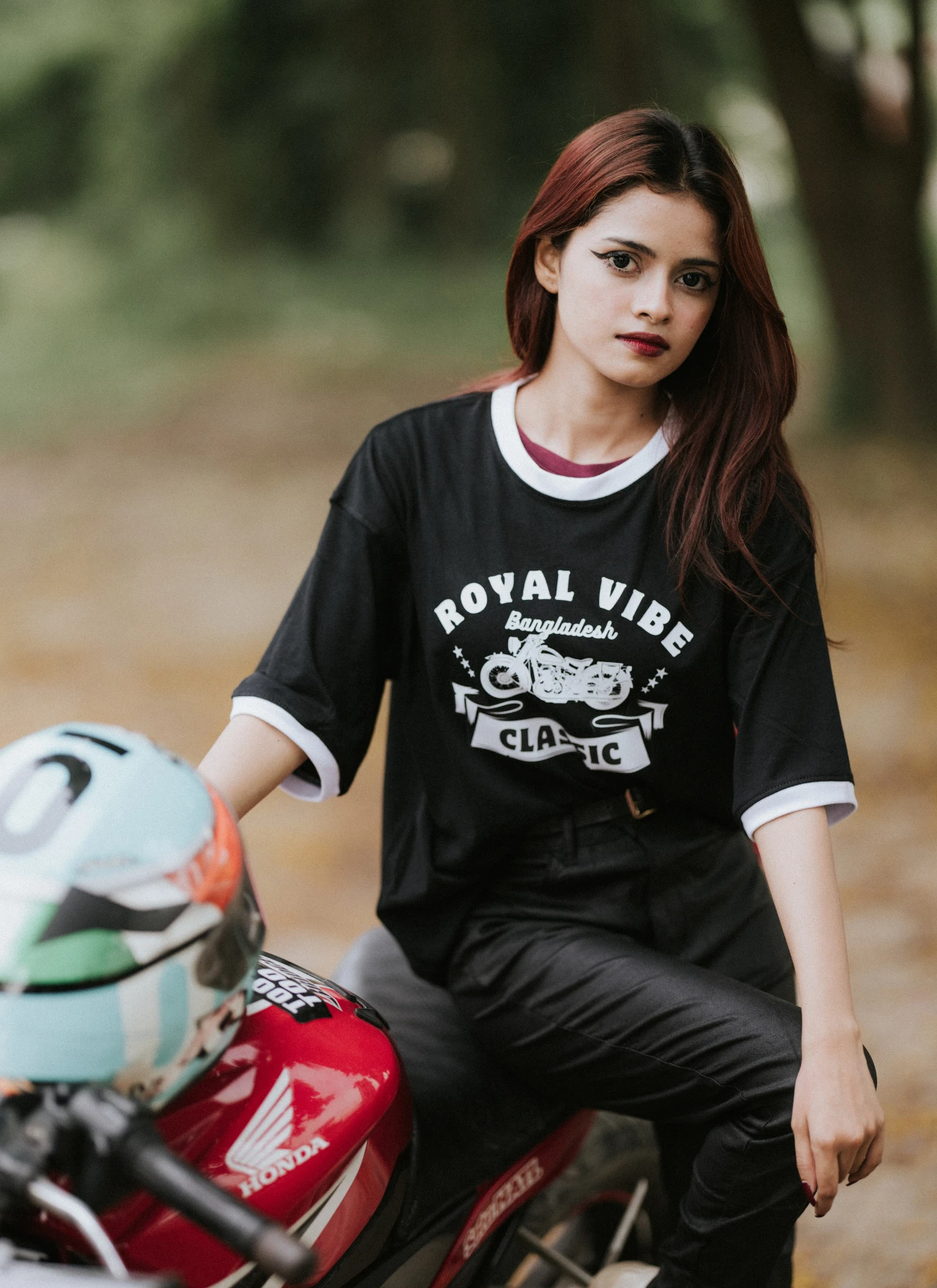 VE Gear “ROYAL VIBE” Black and white Oversized T-shirt view 2