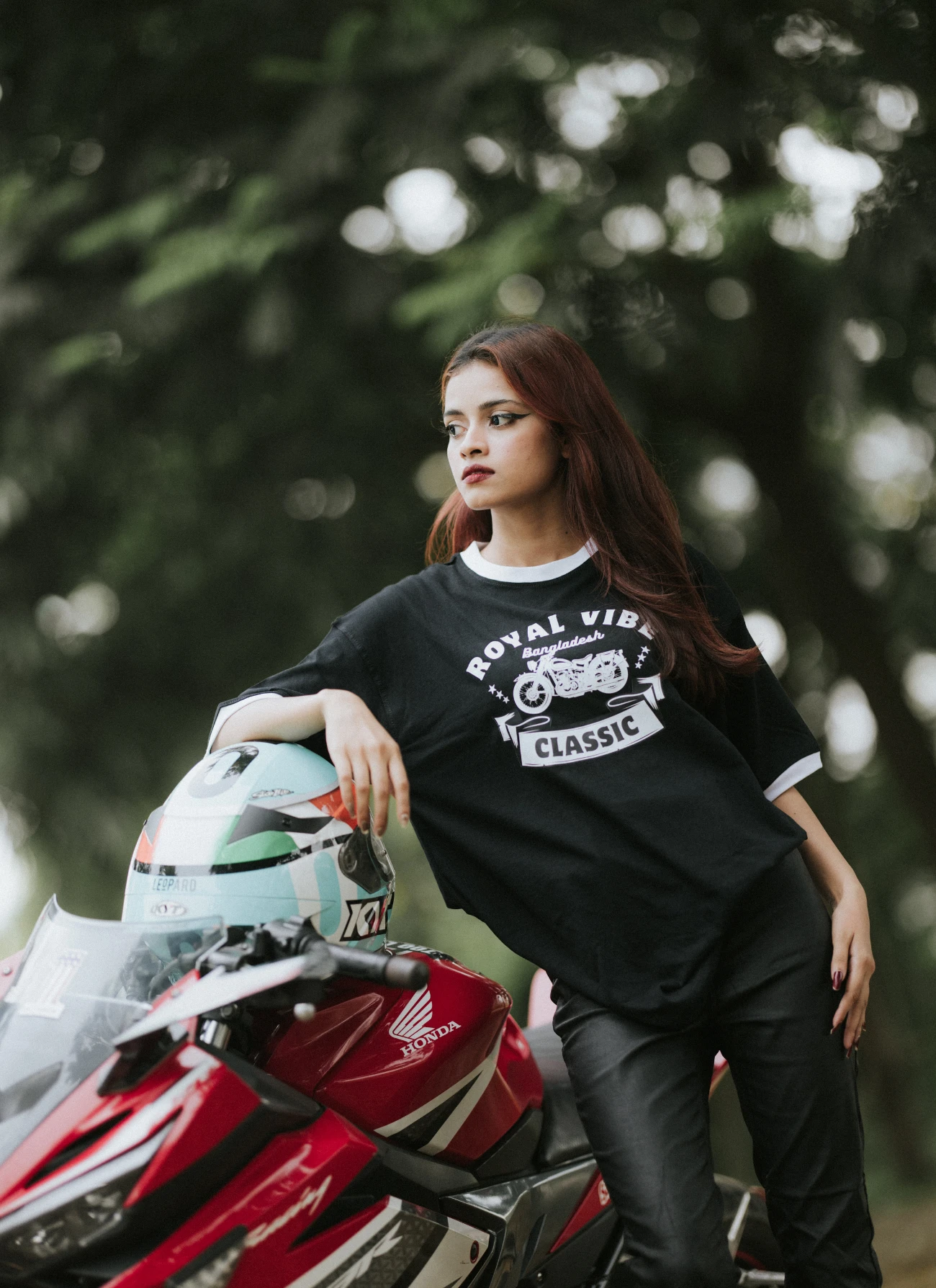 VE Gear “ROYAL VIBE” Black and white Oversized T-shirt view 4